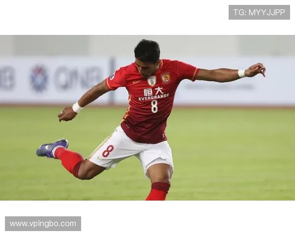 保利尼奥高位逼抢撕开防线，本赛季角色转变显著提升中场威胁